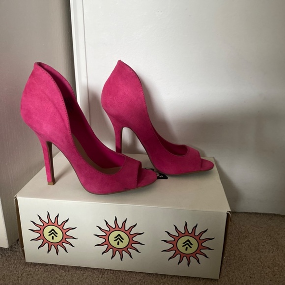 Shoes and boots - Picture 16 of 16